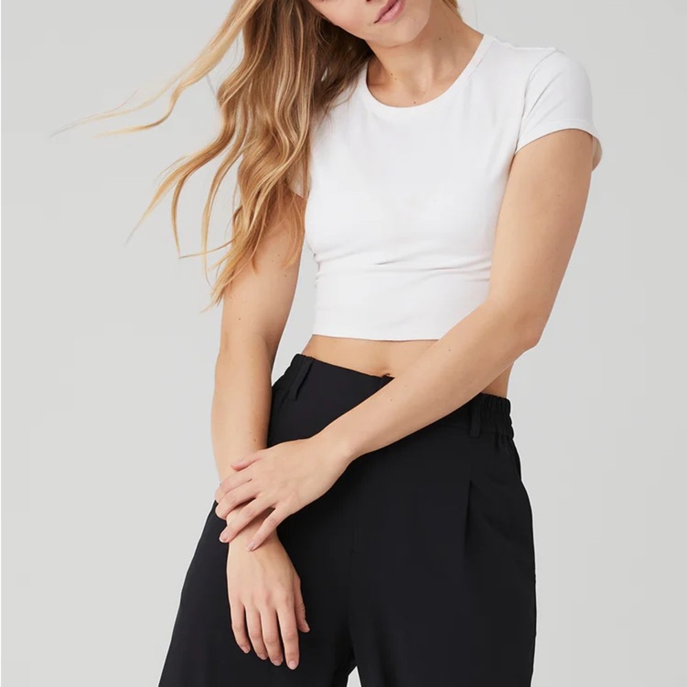 XS ALO YOGA Crop Finesse Short Sleeve NWT